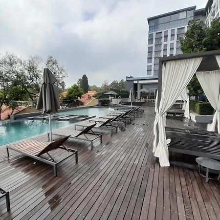 Hotel Apartment In Sandton Private Unit Johannesburg Exterior foto