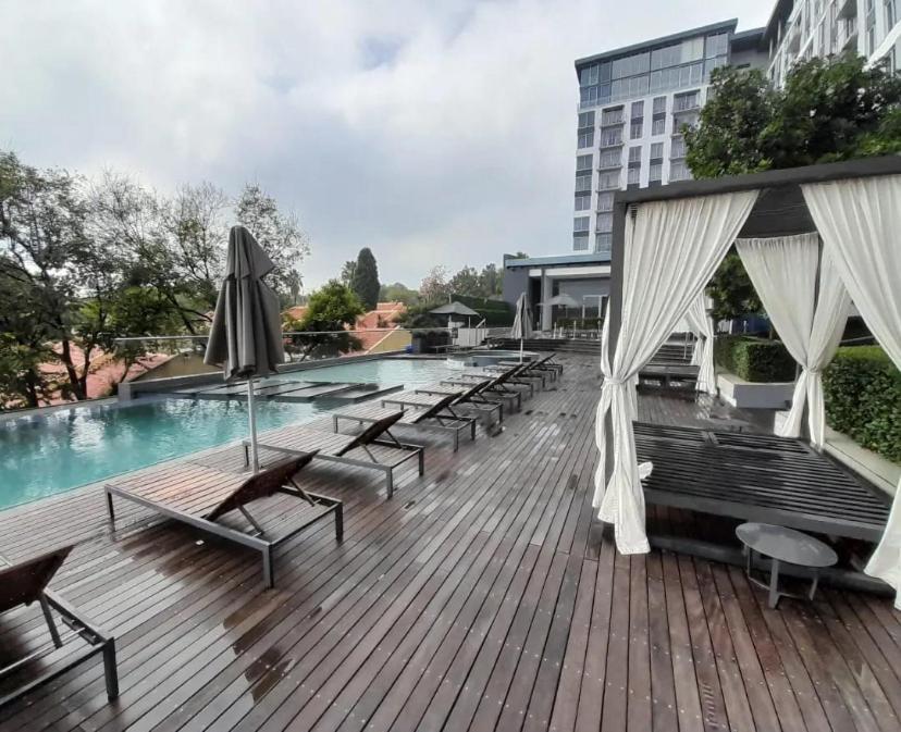 Hotel Apartment In Sandton Private Unit Johannesburg Exterior foto