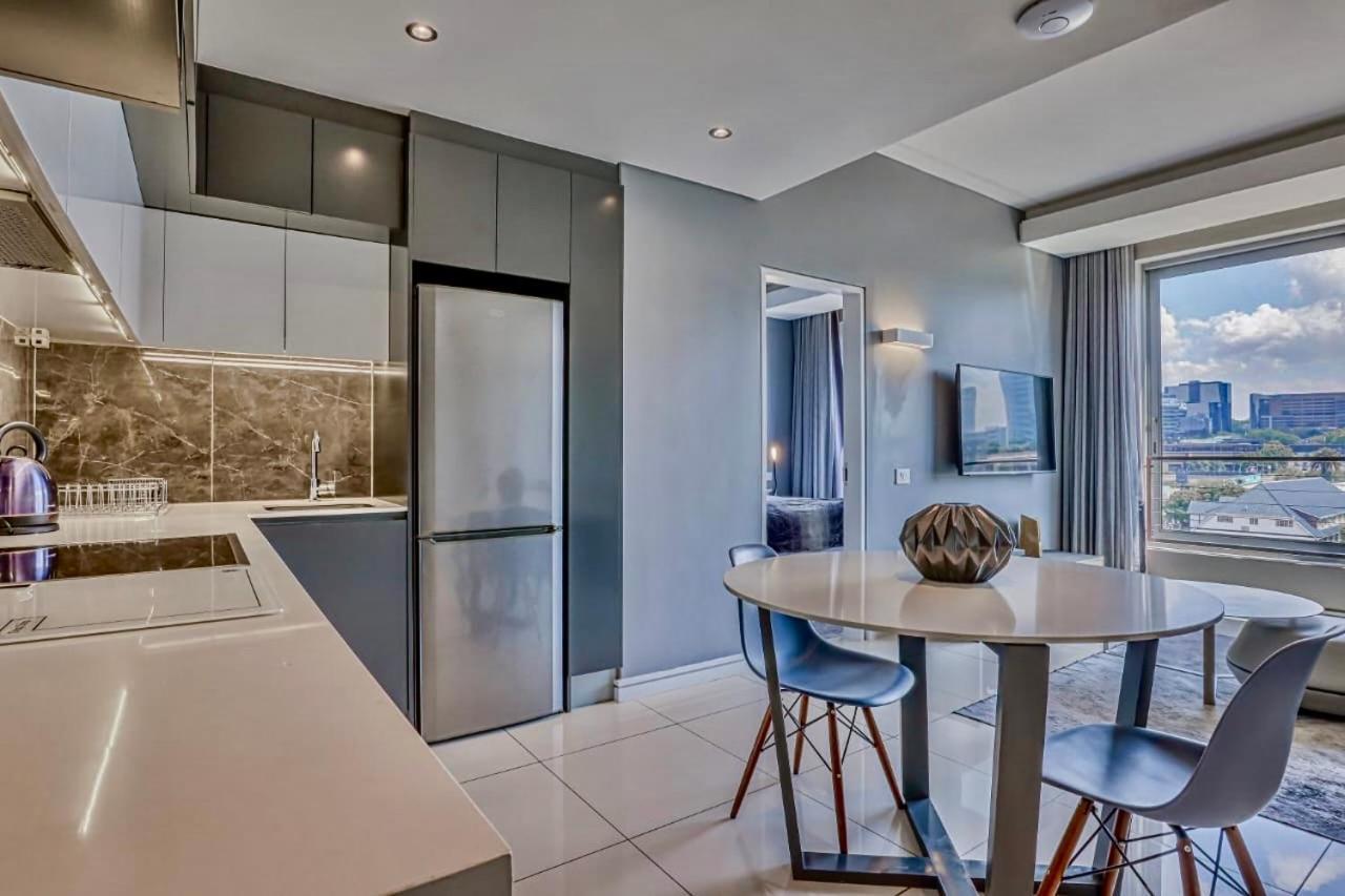 Hotel Apartment In Sandton Private Unit Johannesburg Exterior foto